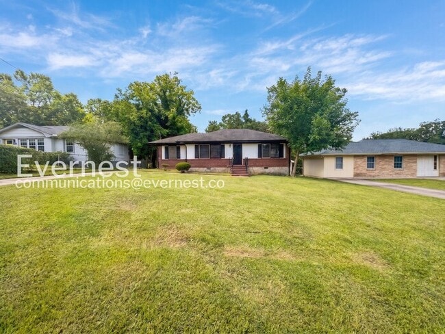 Building Photo - 3-Bed/1-Bath/Voucher Accepted/Available Now!