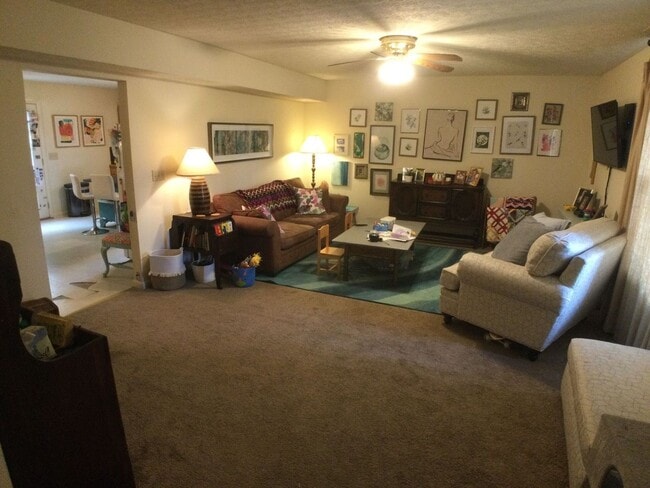 Photo - 290 Wakeman Ct NE