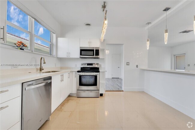 Building Photo - 501 90th St Rental
