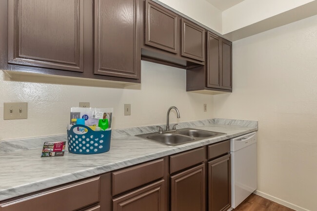 Photo - WINDSOR FOREST APARTMENTS