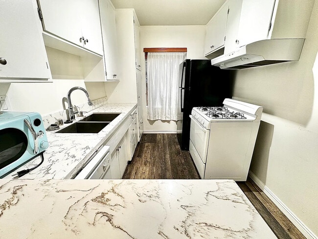 14271 Dickens St Unidad B4