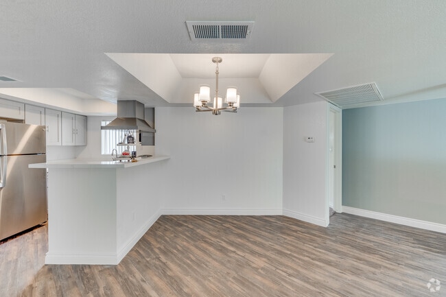 2BR, 2BA - 984SF - Dinning Room