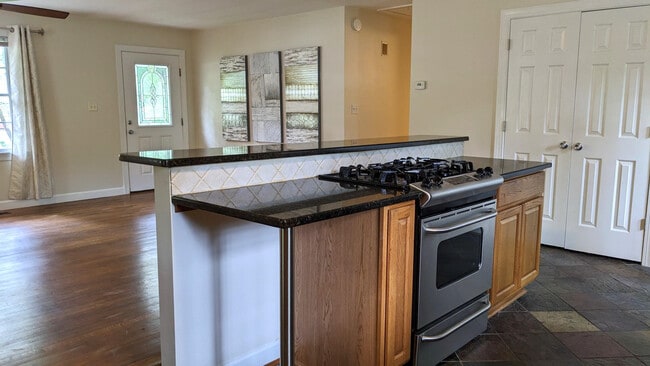 Photo - 204 Celeste Cir