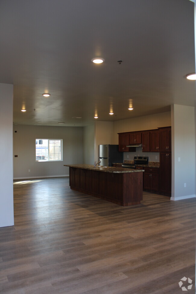 Building Photo - 665 Heyburn Ave Rental