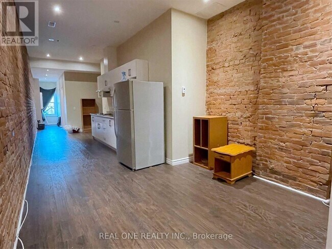 Photo - 173 King St E