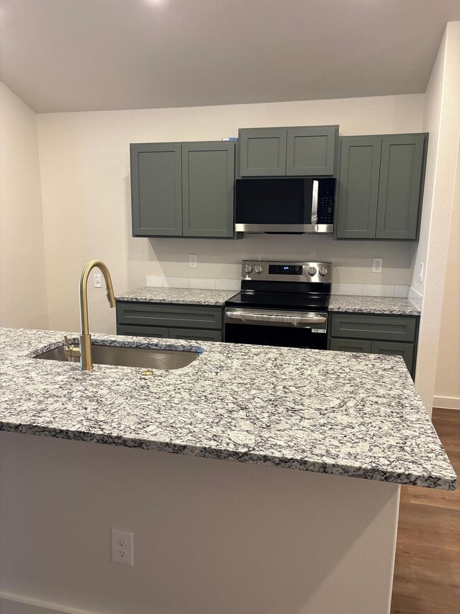 Photo - 2162 Langford Ave