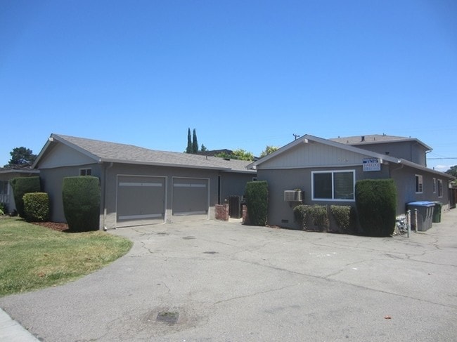 Photo - 1070 Topaz Ave