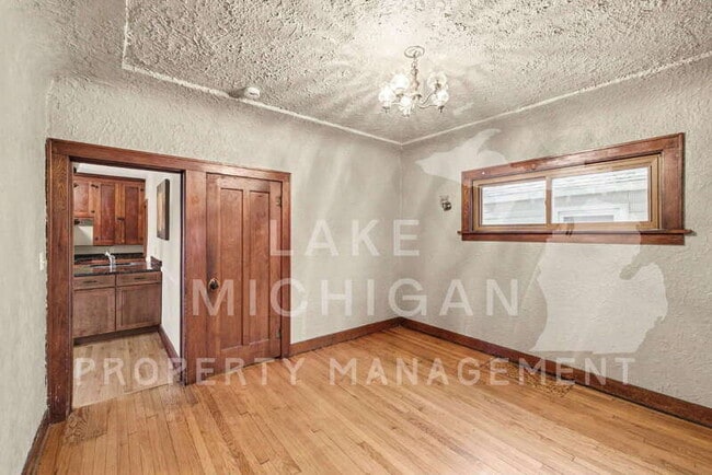 Photo - 212 N 3rd St