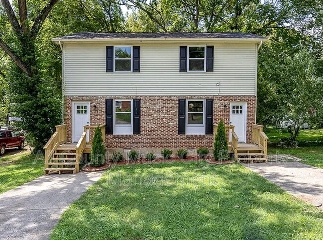 Photo - 1907 S Lyle Ln