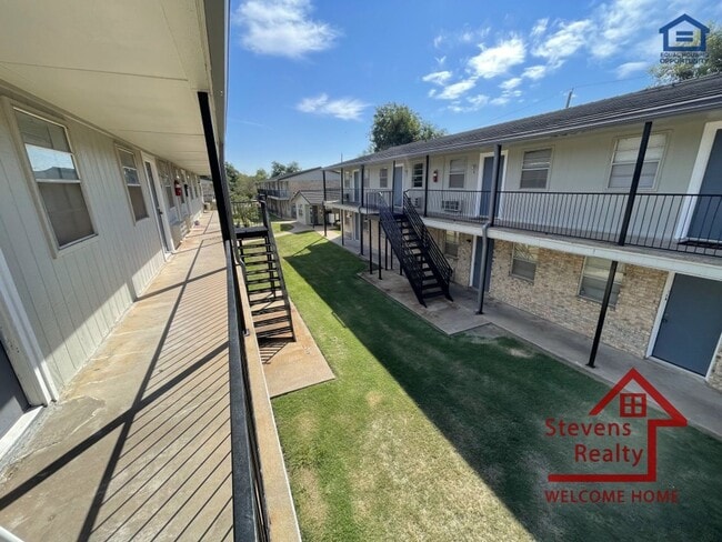 Photo - 1502 NW Kingsbury Ave Unit 11