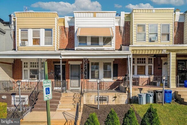 Beautiful Front-Porch Row - Germantown - Beautiful Front-Porch Row - Germantown House