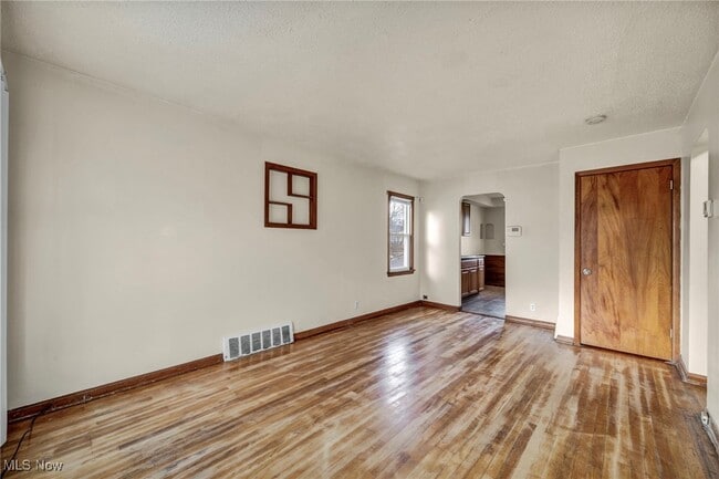 Photo - 10213 Dove Ave