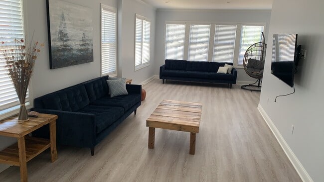 Building Photo - 6624 Ventnor Ave Unit one Rental