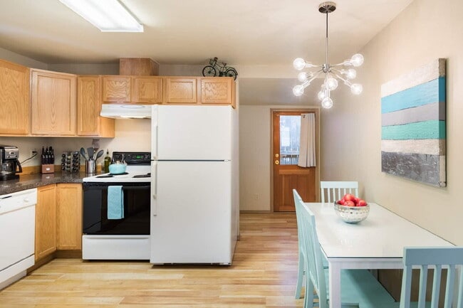Photo - Adorable 1 Bed 1 Bath Cottage, 2 Blocks From Greenlake!