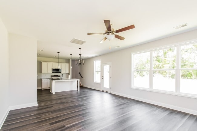 Photo - 438 Blue Robin Ln