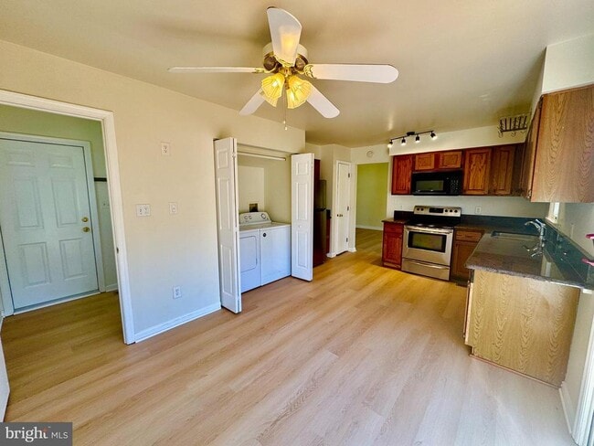 Photo - 1193 Maple Ave