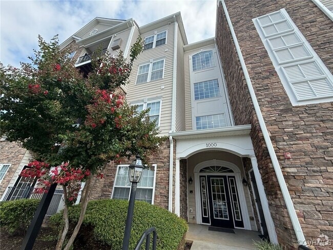 Building Photo - 1000 Westwood Village Way Rental
