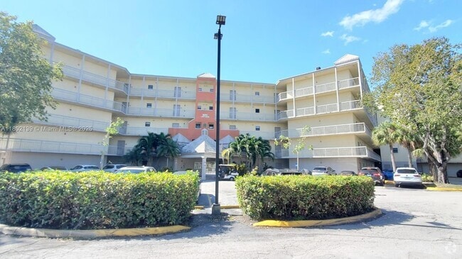 Building Photo - 8290 Lake Dr Unit 302 Rental