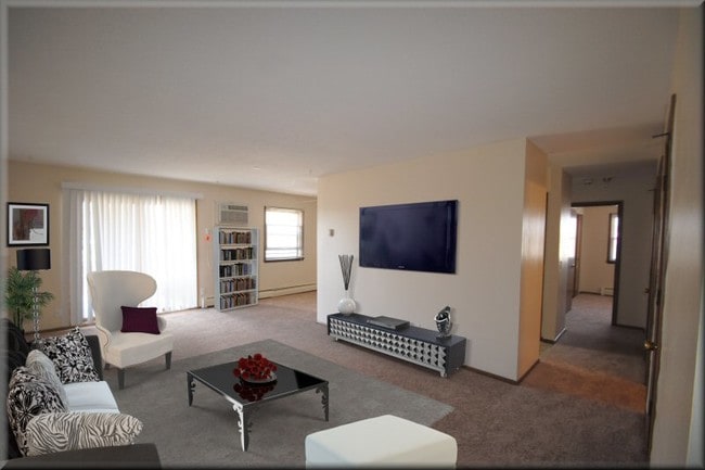 Kings Manor Apartments