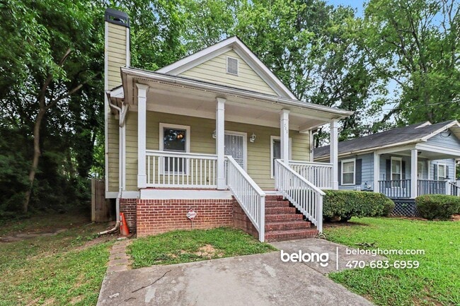 Photo - 711 Meldrum St NW