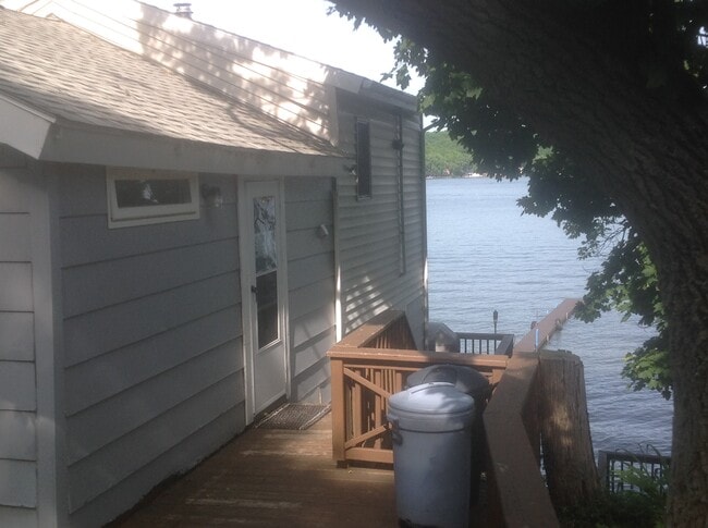 Building Photo - 5077 W Lake Rd