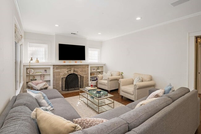 Photo - 5538 Vanderbilt Ave