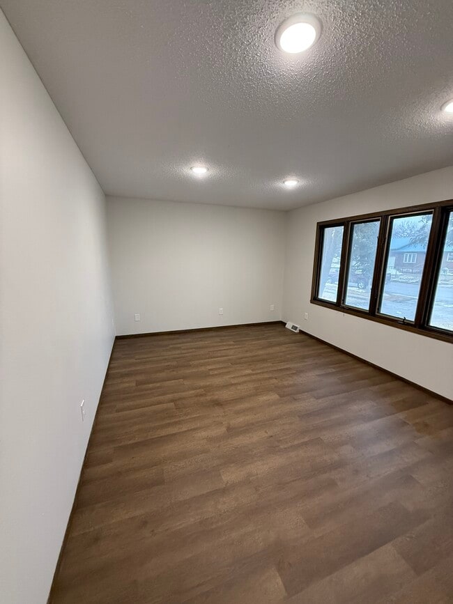 Photo - 822 29th St N