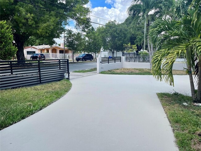 Photo - 337 SW 23rd Rd