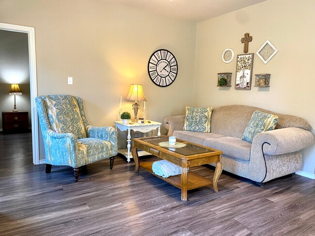 Photo - 798 Madison St