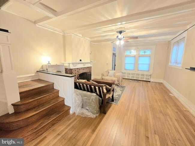 Photo - 557 Hamilton St