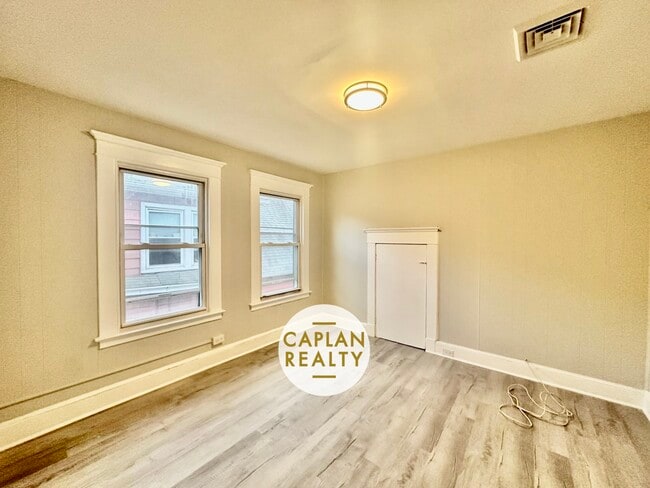 Photo - 1647 State St Unit 3