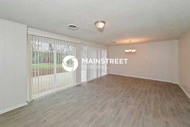 Photo - 4 Bedroom Pet-Friendly Home in KNOXVILLE, TN with Main Street Renewal