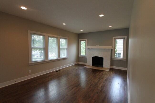 Photo - Dreamy 3 Bedroom house in Midtown