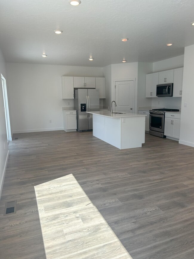 Photo - 613 N Pear Dr