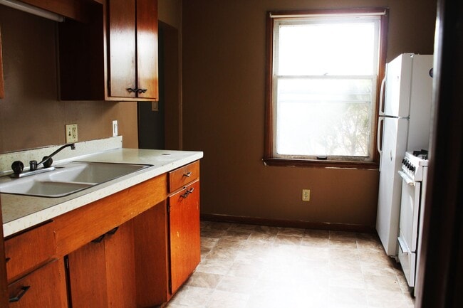 Photo - 2321 Iowa St - Cedar Falls