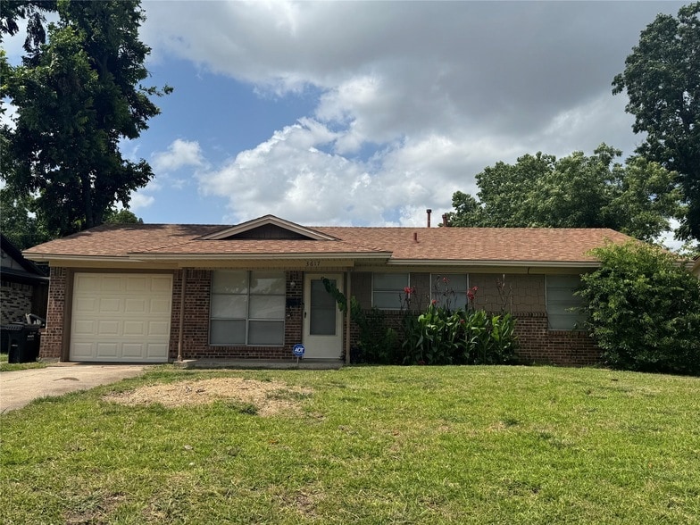 Photo - 3617 Statler Dr House