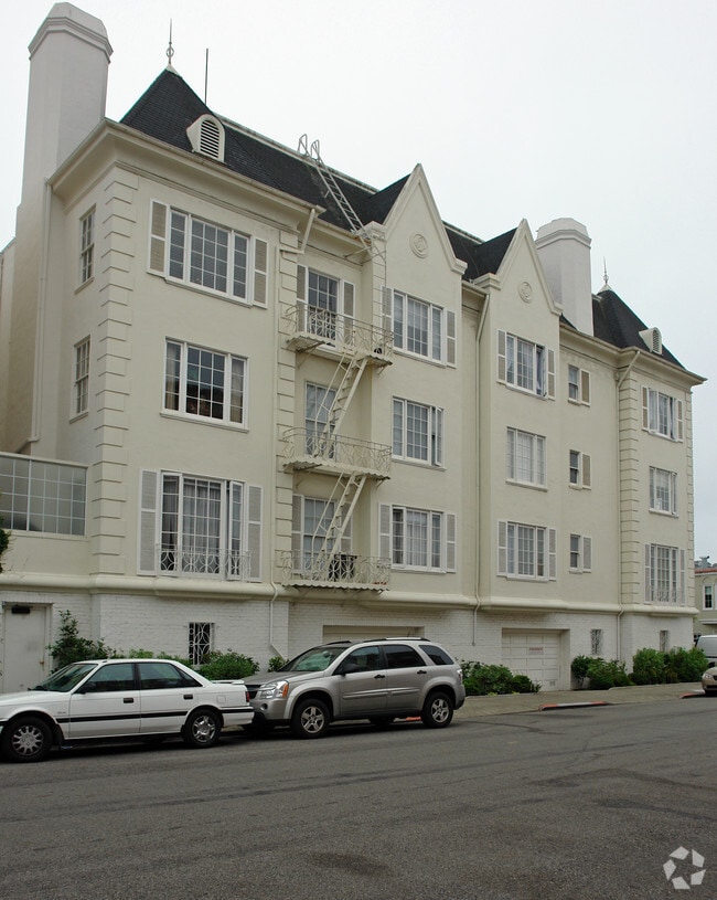 Marina Pierce Apartments