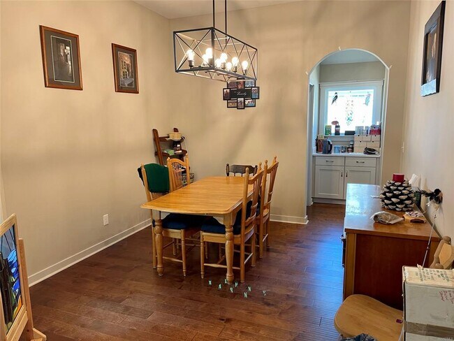 Photo - 743 Hedgefield Way