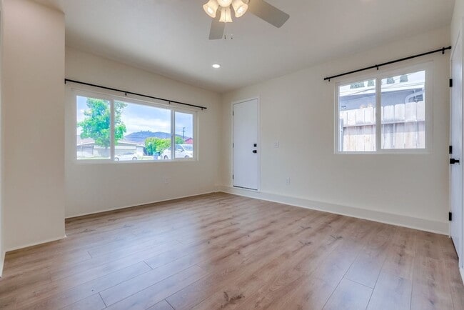 843-843B Valley Village