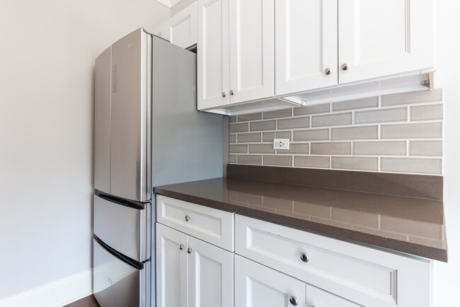 Photo - 827 W Lakeside Pl Unit CC