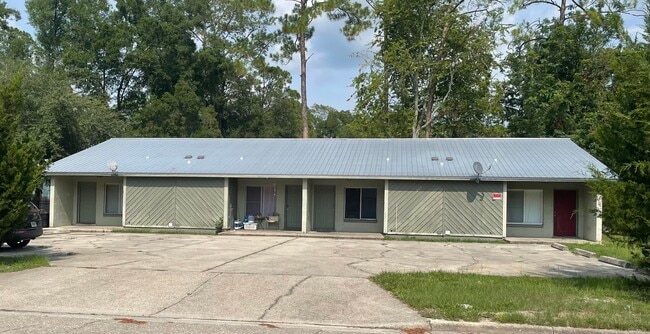 Building Photo - 827 SW 64th Terrace