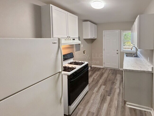 Photo - 263 Victory Dr SE