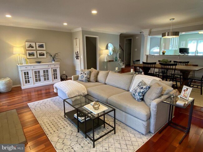 Photo - 216 Gretna Green Ct