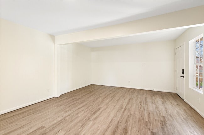 Photo - 1011 W 10th St Unit 3