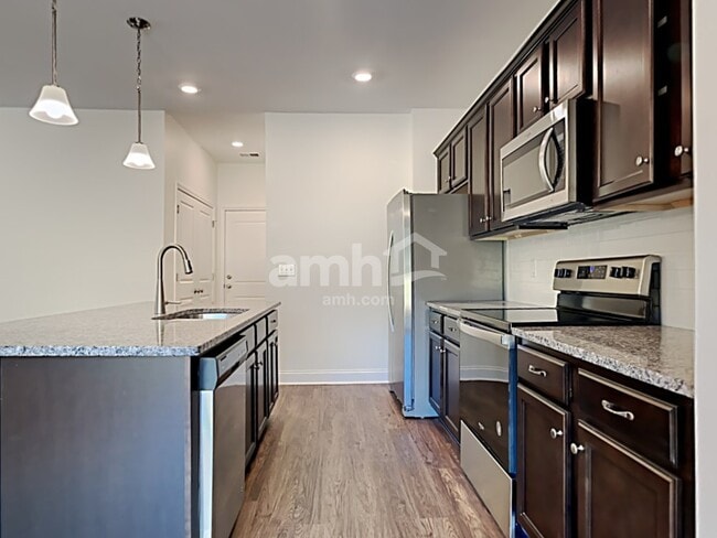 Photo - 346 Azore Way