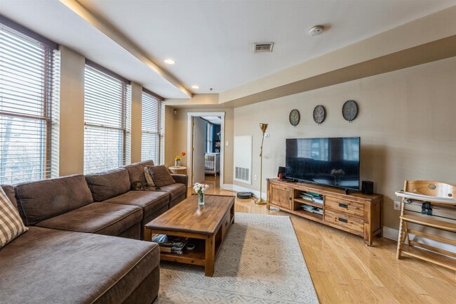 Building Photo - 1100 Clinton St