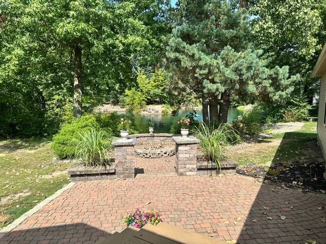 1052 Arrowhead Dr