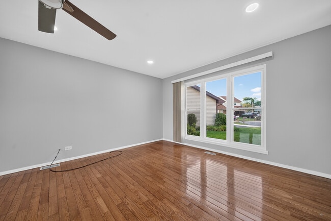 1964 Crescent Ln