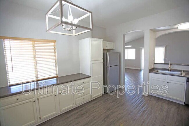 Photo - 16107 W Sherman St