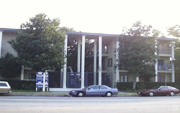Photo - 21736 Roscoe Blvd